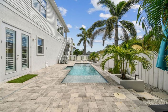 Image No.17-3 Bed Property for sale