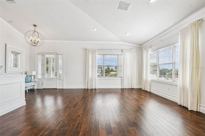 Image No.37-3 Bed Property for sale