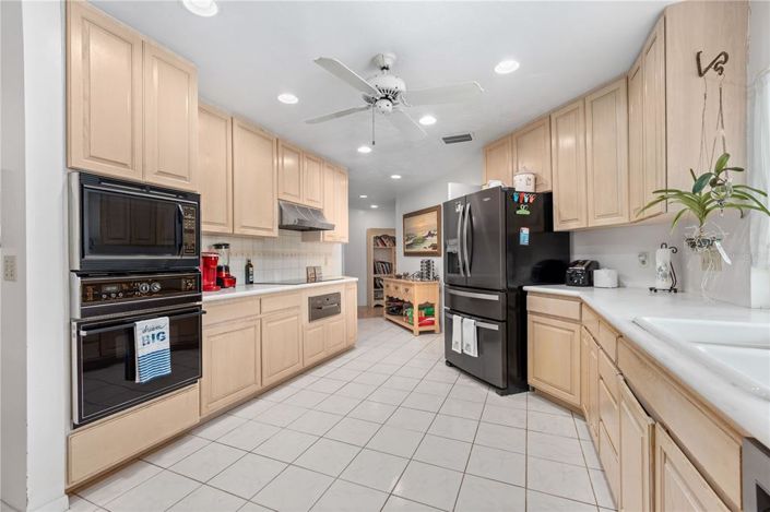 Image No.10-4 Bed Property for sale