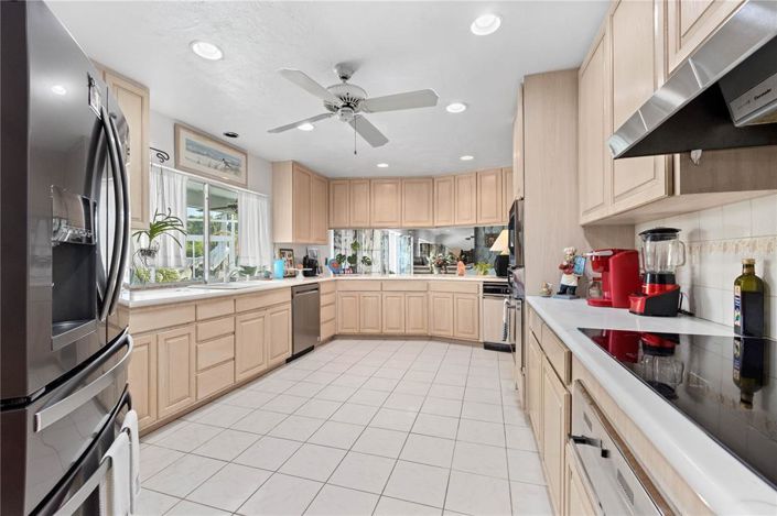 Image No.11-4 Bed Property for sale