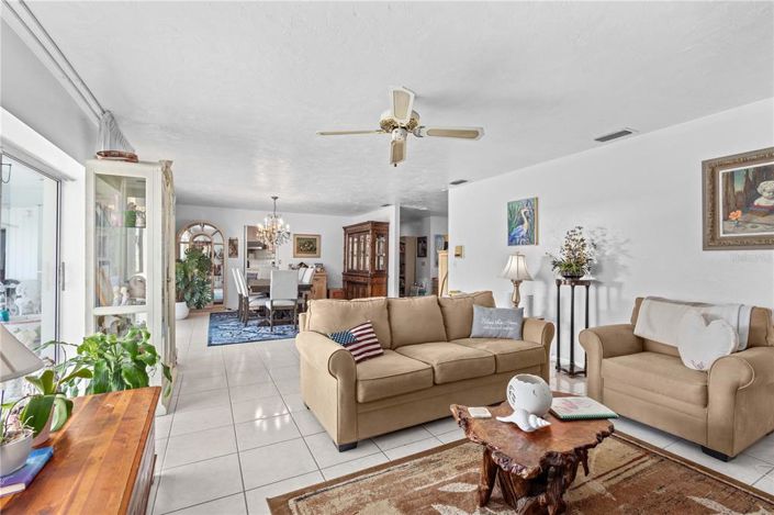 Image No.12-4 Bed Property for sale