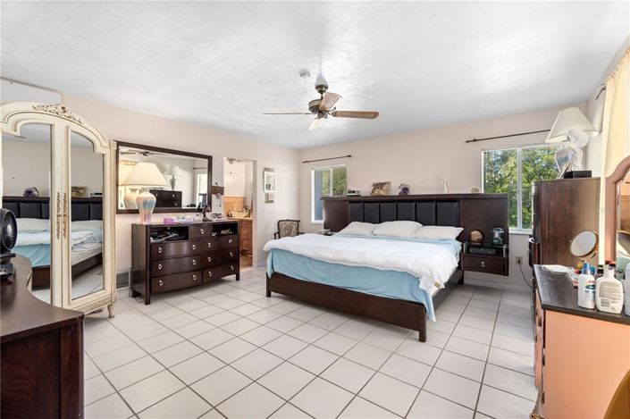 Image No.17-4 Bed Property for sale