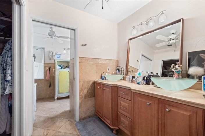 Image No.19-4 Bed Property for sale