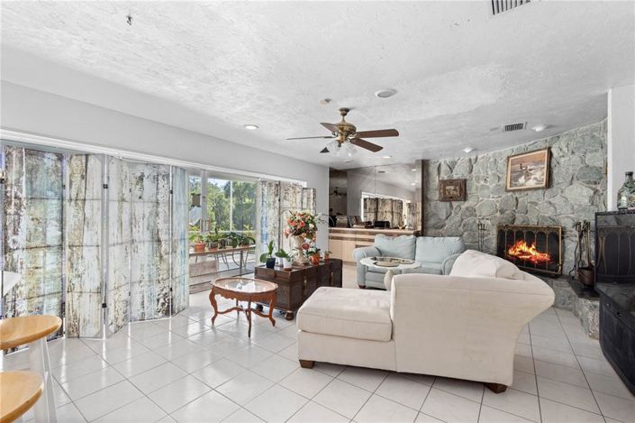 Image No.4-4 Bed Property for sale