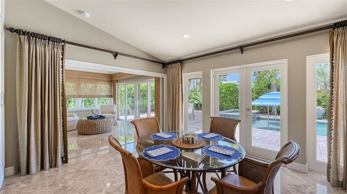 Image No.10-4 Bed Property for sale