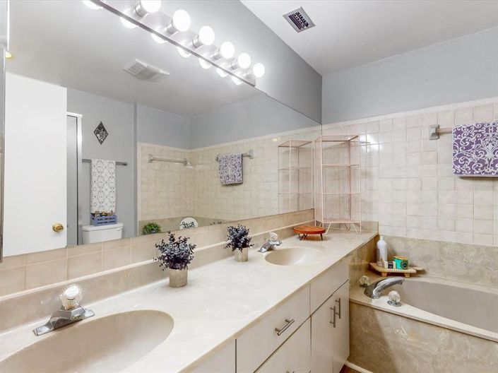 Image No.10-2 Bed Townhouse for sale