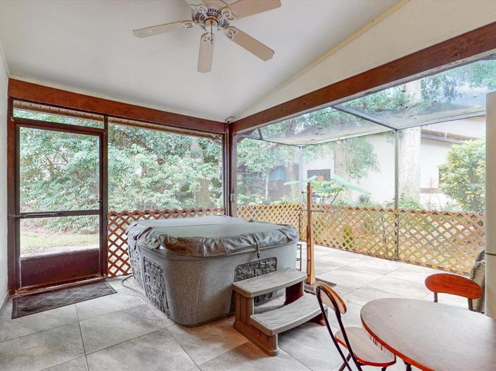 Image No.25-2 Bed Townhouse for sale