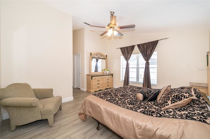 Image No.16-4 Bed Property for sale