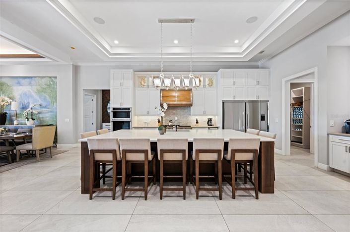 Image No.11-10 Bed Property for sale