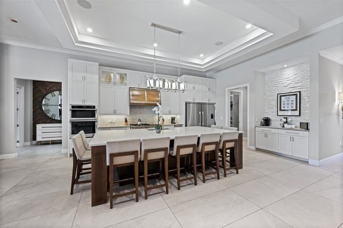 Image No.12-10 Bed Property for sale