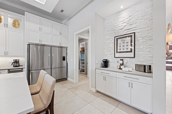 Image No.13-10 Bed Property for sale