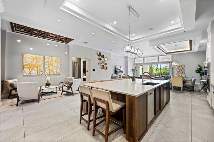 Image No.14-10 Bed Property for sale