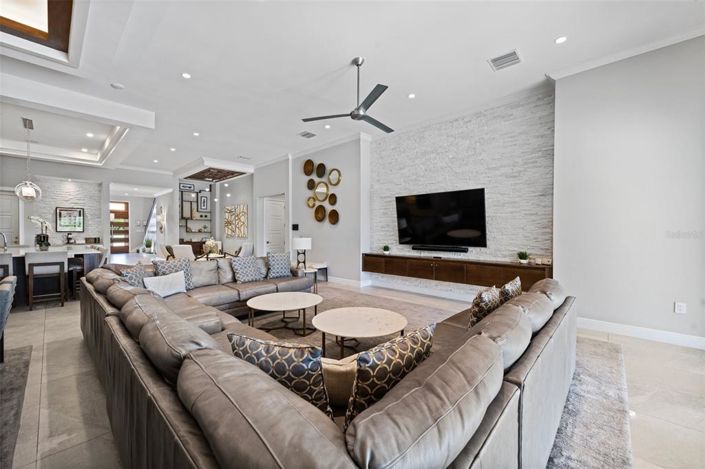 Image No.21-10 Bed Property for sale