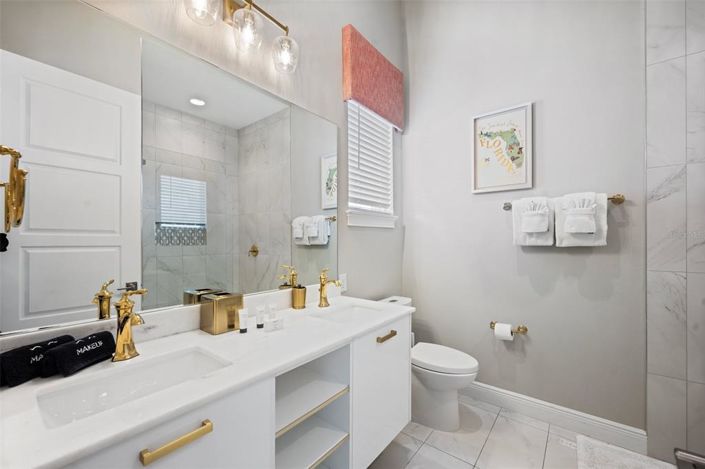 Image No.36-10 Bed Property for sale