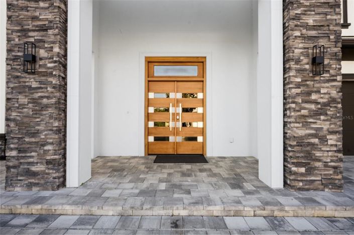 Image No.4-10 Bed Property for sale