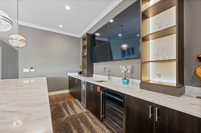 Image No.51-10 Bed Property for sale