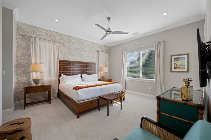 Image No.66-10 Bed Property for sale