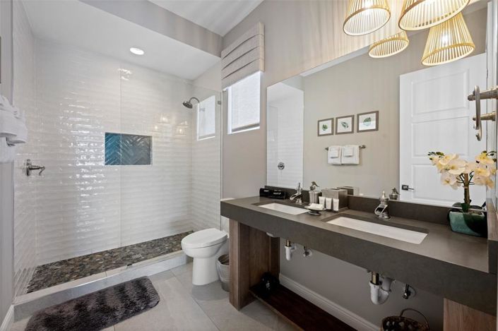 Image No.67-10 Bed Property for sale