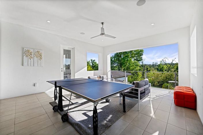 Image No.68-10 Bed Property for sale