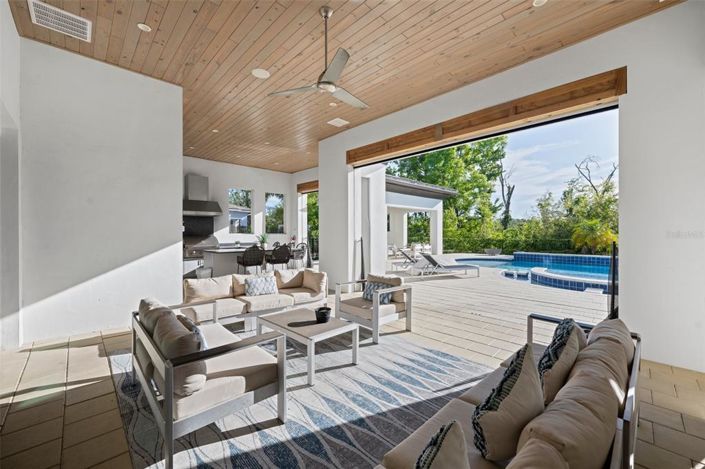 Image No.73-10 Bed Property for sale