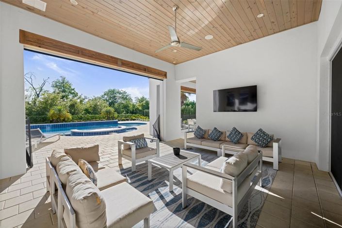 Image No.74-10 Bed Property for sale