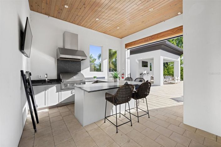 Image No.75-10 Bed Property for sale