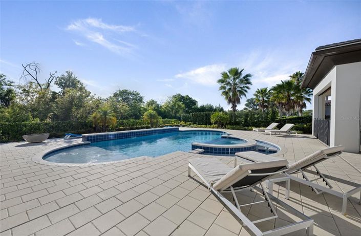 Image No.78-10 Bed Property for sale