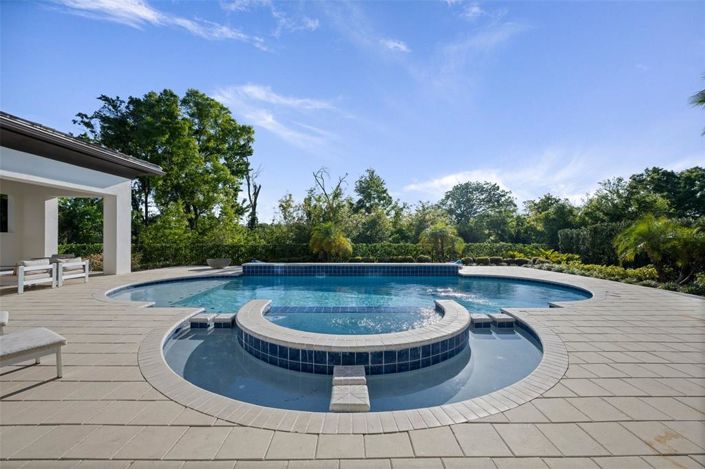 Image No.79-10 Bed Property for sale