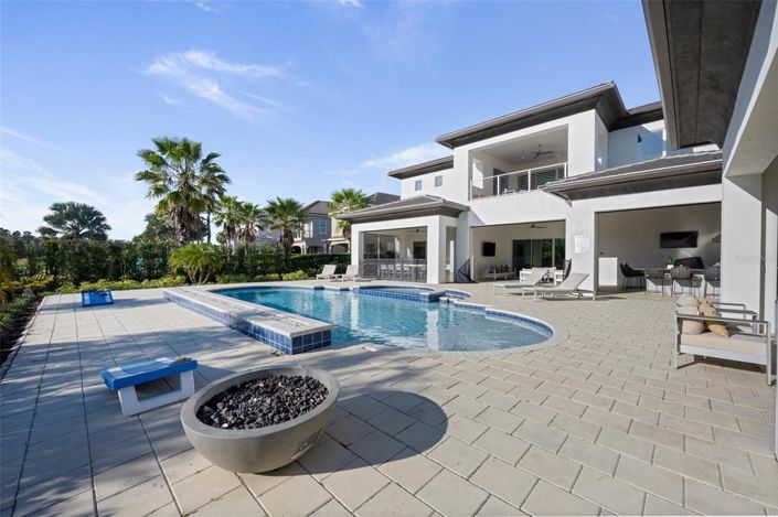 Image No.82-10 Bed Property for sale