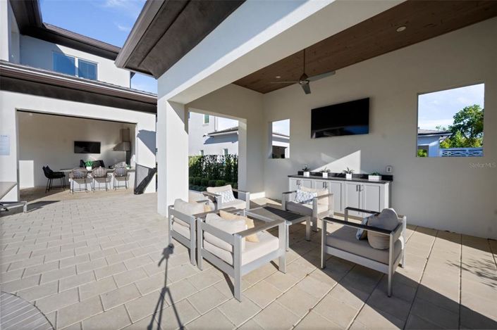 Image No.83-10 Bed Property for sale