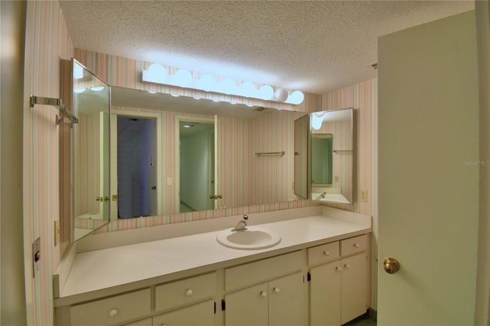 Image No.49-2 Bed Townhouse for sale