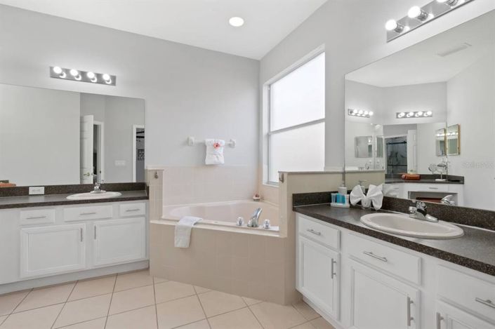 Image No.28-5 Bed Property for sale