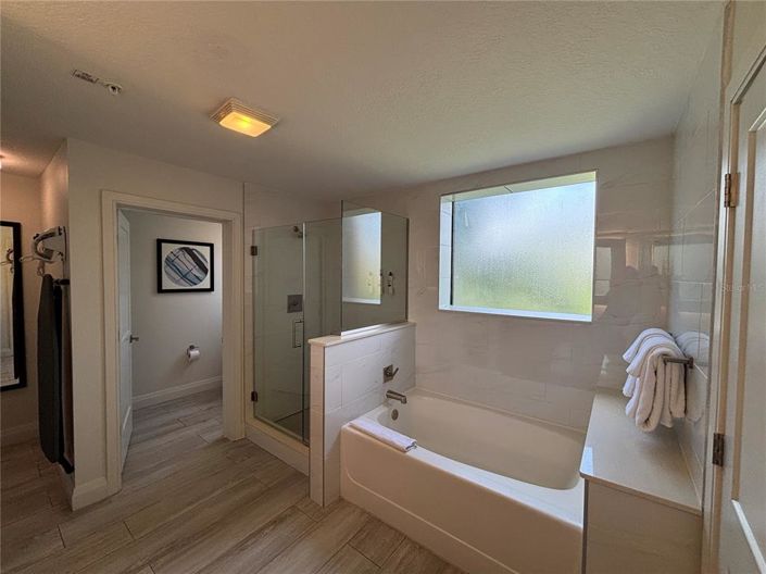 Image No.10-3 Bed Property for sale