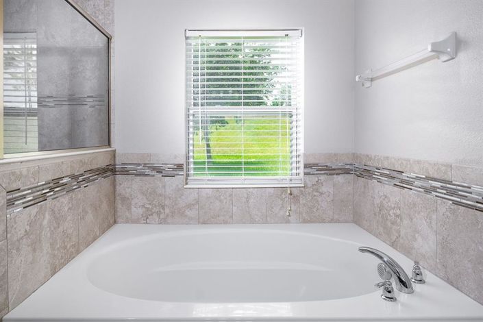 Image No.12-4 Bed Property for sale