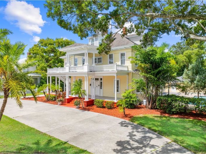 Image No.1-4 Bed Property for sale
