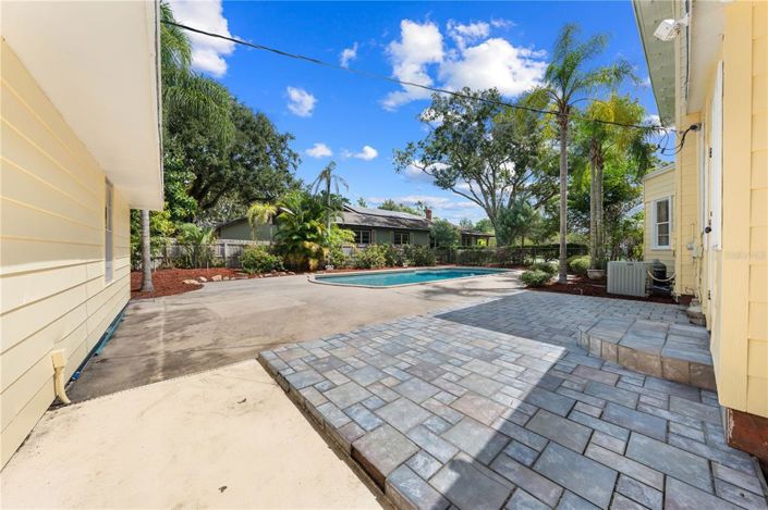 Image No.68-4 Bed Property for sale