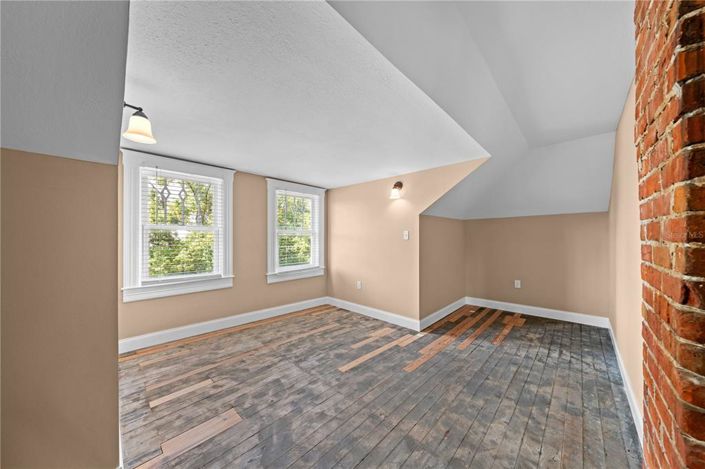 Image No.99-4 Bed Property for sale