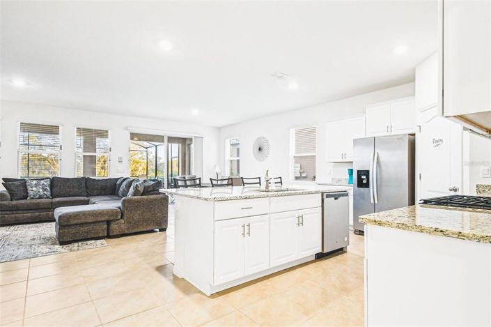 Image No.8-5 Bed Property for sale