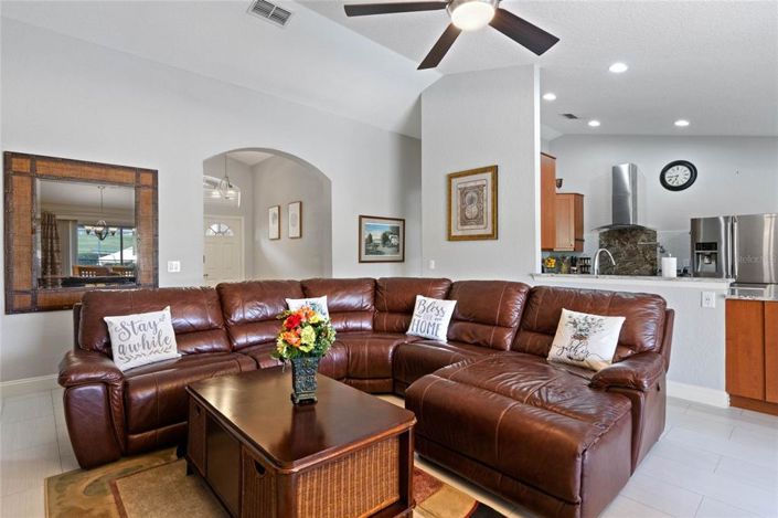 Image No.3-5 Bed Property for sale