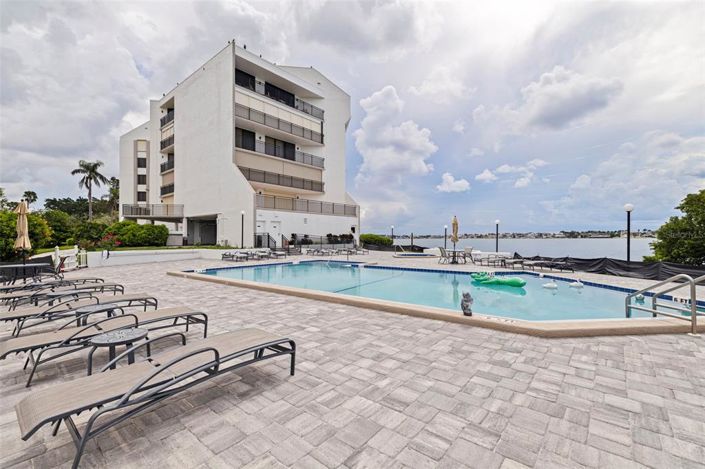 Image No.30-2 Bed Property for sale