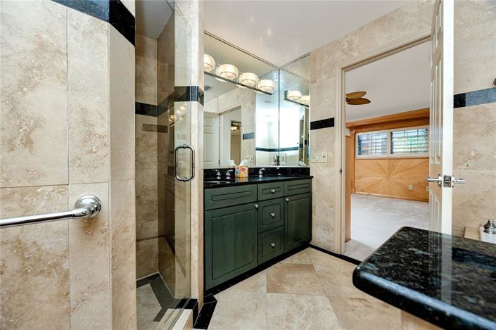 Image No.18-2 Bed Townhouse for sale