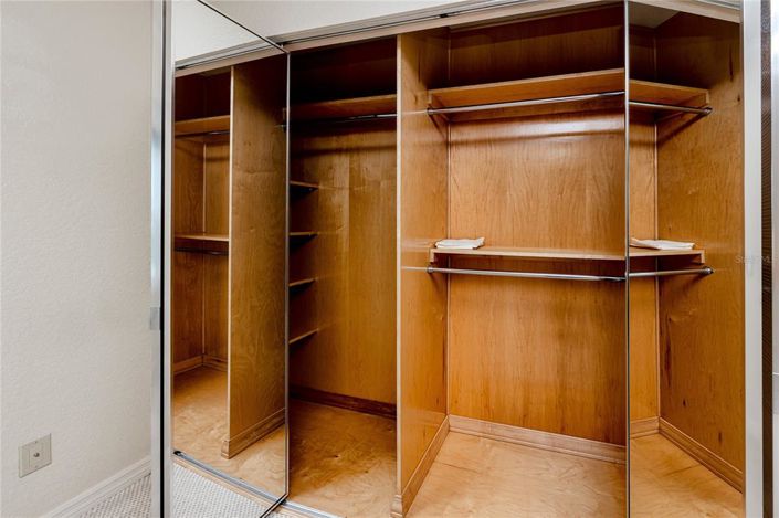 Image No.26-2 Bed Townhouse for sale