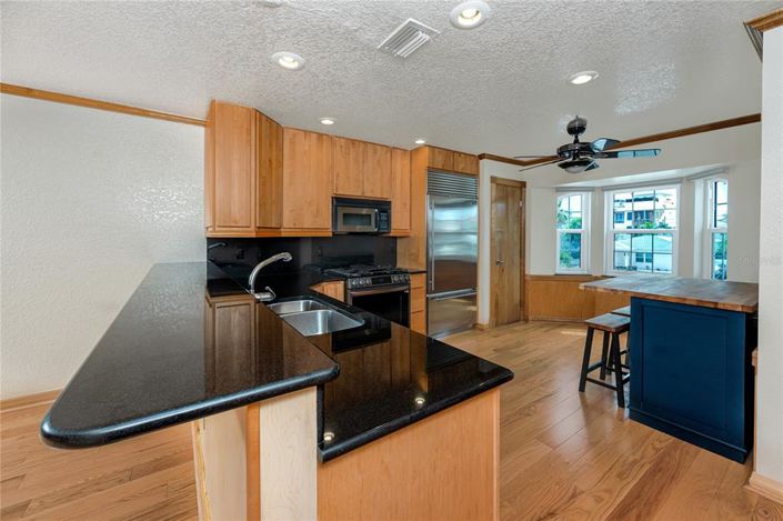 Image No.9-2 Bed Townhouse for sale