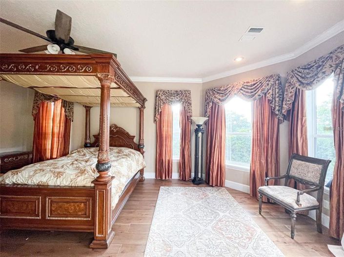 Image No.13-5 Bed Property for sale