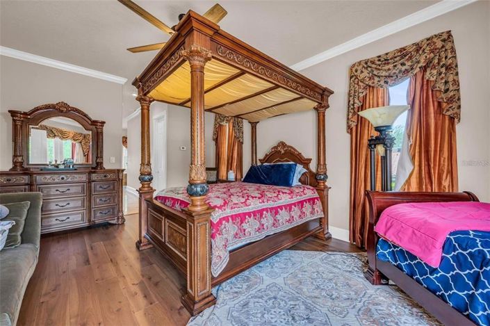 Image No.20-5 Bed Property for sale