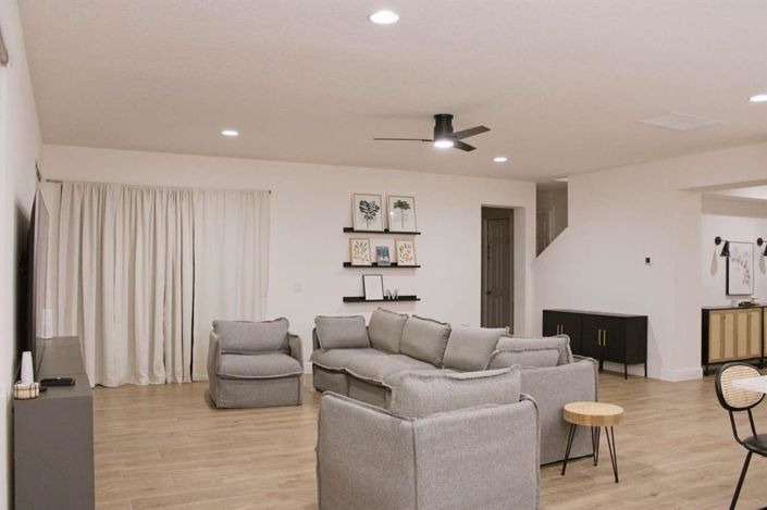 Image No.10-6 Bed Property for sale