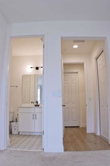 Image No.16-6 Bed Property for sale