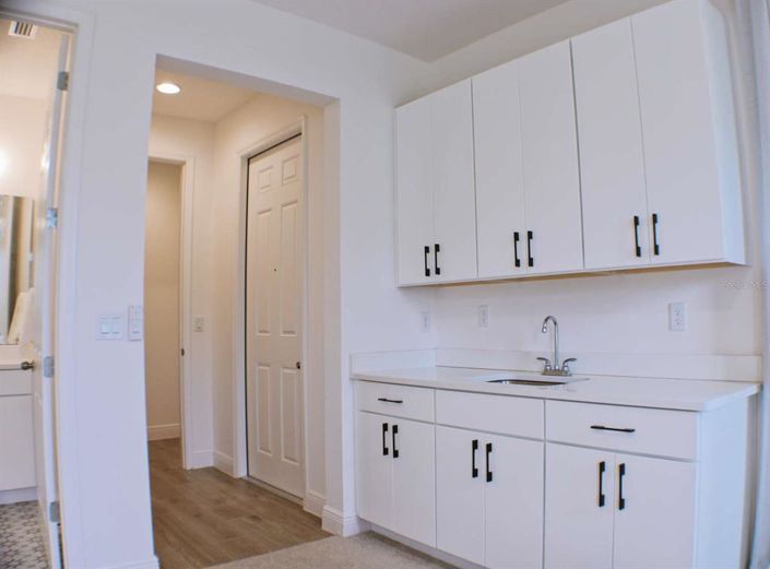 Image No.17-6 Bed Property for sale