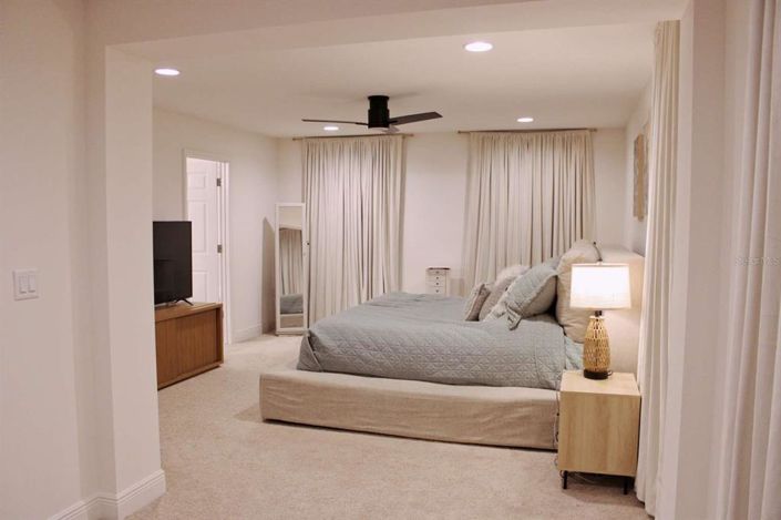 Image No.18-6 Bed Property for sale