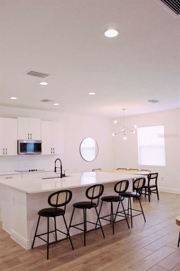 Image No.4-6 Bed Property for sale